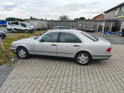 Gebraucht Mercedes E230 Elegance 150 PS (110 kW) 1996 Silber Limousine
