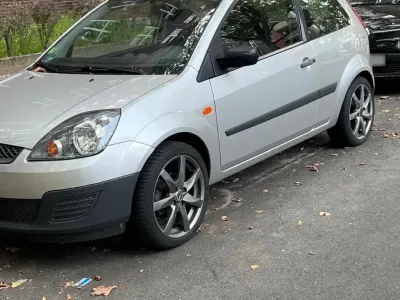 Gebraucht Ford Fiesta 80 PS (58 kW) 2007 Silber Kleinwagen