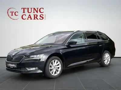 Gebraucht Skoda Superb Style 150 PS (110 kW) 2017 Schwarzmagic perleffekt Kombi