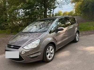 Gebraucht Ford S-MAX Titanium 140 PS (102 kW) 2013 Braun Van / Kleinbus