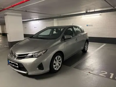 Gebraucht Toyota Auris Cool 99 PS (72 kW) 2014 Grau Limousine