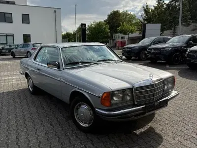 Używany Mercedes 230 136 KM (100 kW) 1980 Srebrny Coupe