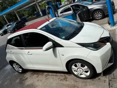 Gebraucht Toyota Aygo 69 PS (50 kW) 2017 Weiß Kleinwagen