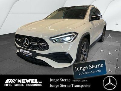 Polarweiß Gebraucht 2021 Mercedes GLA250 AMG SUV | 41.888 €