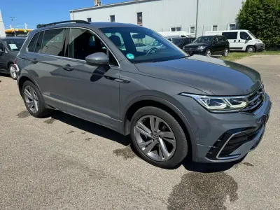 Gebraucht VW Tiguan R-line 150 PS (110 kW) 2023 Grau SUV