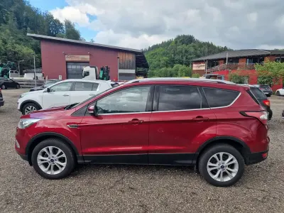 Gebraucht Ford Kuga Titanium 150 PS (110 kW) 2017 Rubyrot (metallic) SUV