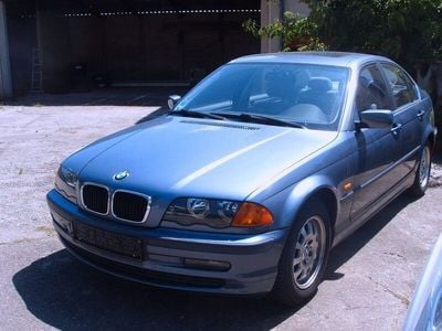 BMW 323