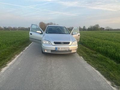 Usata Opel Astra Edition 101 CV (74 kW) 2001 Argento Berlina