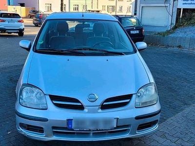 Nissan Almera Tino