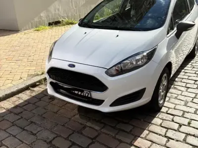 Gebraucht Ford Fiesta 60 PS (44 kW) 2016 Weiß Kleinwagen