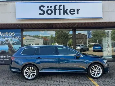 Gebraucht VW Passat Elegance 200 PS (147 kW) 2022 Blau Kombi