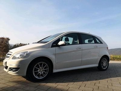 Gebraucht Mercedes B180 116 PS (85 kW) 2011 Weiß Van / Kleinbus