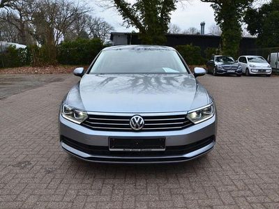 Silber Gebraucht 2017 VW Passat Trendline Limousine | 9.500 € (Superpreis)