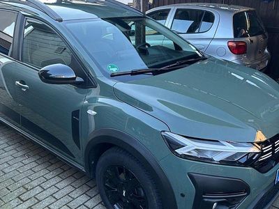 Usado Dacia Jogger Extreme 101 HP (74 kW) 2023 Verde Monovolume