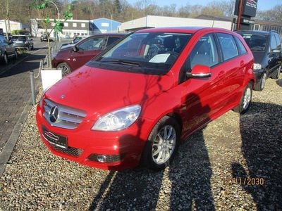 Gebraucht Mercedes B180 109 PS (80 kW) 2011 Rot Van / Kleinbus
