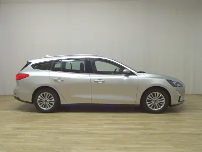 Gebraucht Ford Focus Titanium 125 PS (91 kW) 2021 Grau Kombi