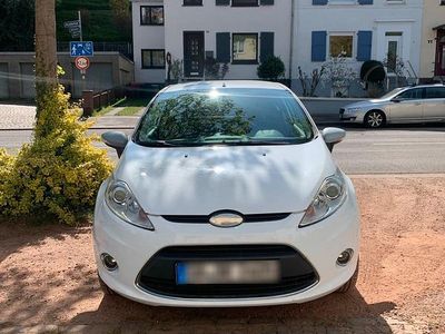 Weiß Gebraucht 2009 Ford Fiesta Kleinwagen | 3.000 € (Guter Preis)