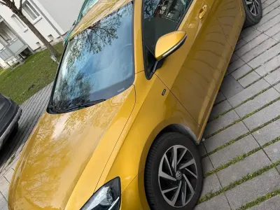 Gebraucht VW Golf VII Join 116 PS (85 kW) 2017 Gelb Kleinwagen