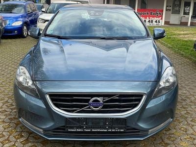 Gebraucht Volvo V40 Kinetic 179 PS (131 kW) 2012 Blau Kleinwagen
