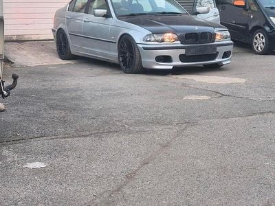 Silber Gebraucht 2002 BMW 320 Sport Line Limousine | 2.700 €