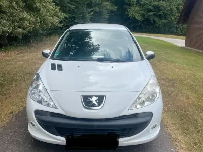 Gebraucht Peugeot 206+ 44 PS (32 kW) 2010 Weiß Kleinwagen