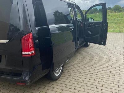 Mercedes V220