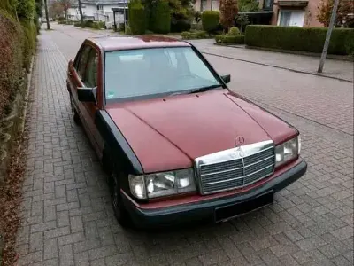 Gebraucht Mercedes 190 100 PS (73 kW) 1991 Rot Limousine