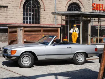Begagnad Mercedes SL380 204 HK (150 kW) 1984 Silver Cab