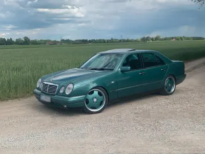 Gebraucht Mercedes E300 177 PS (130 kW) 1998 Grün Limousine