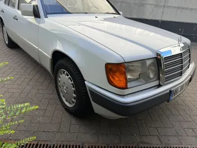 Gebraucht Mercedes E260 160 PS (117 kW) 1992 Weiß Limousine
