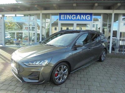 Grau Gebraucht 2025 Ford Focus ST-Line X Limousine | 27.990 € (Fairer Preis)