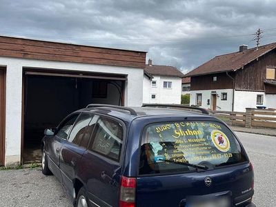Blau Gebraucht 1995 Opel Omega Kombi | 999 €