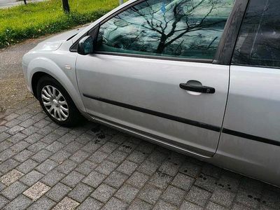 Gebraucht Ford Focus 101 PS (74 kW) 2006 Silber Limousine