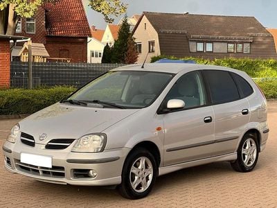 Nissan Almera Tino