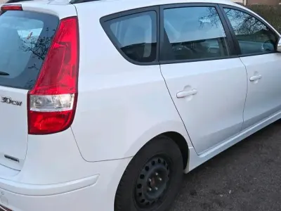 Gebraucht Hyundai i30 Edition 90 PS (66 kW) 2011 Weiß Kombi