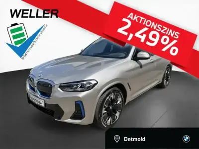 Gebraucht BMW iX3 Impressive 210 kW (286 PS) 2024 Kaschmirsilber (silber) SUV