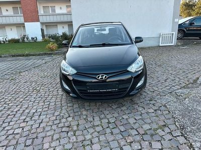 Gebraucht Hyundai i20 74 PS (54 kW) 2012 Schwarz Kleinwagen