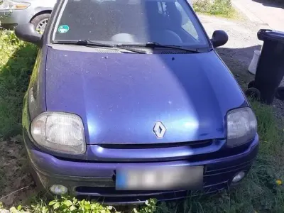 Używany Renault Clio II 75 KM (55 kW) 2002 Niebieski Hatchback