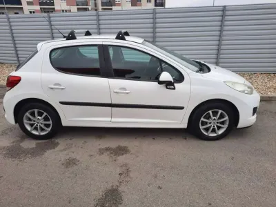 Gebraucht Peugeot 207 90 PS (66 kW) 2010 Limousine