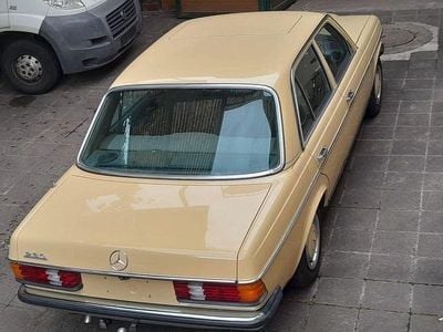 Gebraucht Mercedes 230 109 PS (80 kW) 1976 Gelb Limousine