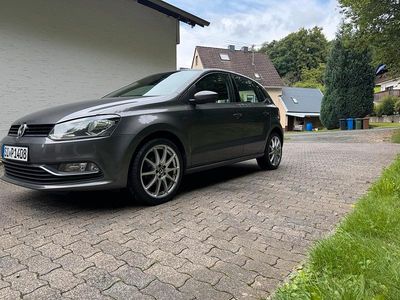 Gebraucht VW Polo LOUNGE 75 PS (55 kW) 2015 Grau Kleinwagen