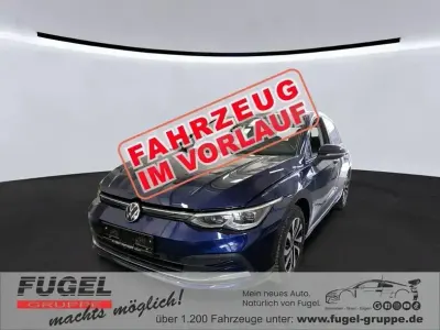 Gebraucht VW Golf VIII Active 150 PS (110 kW) 2023 Atlantic blue metallic Limousine