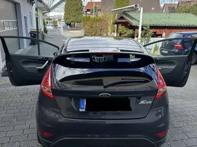Gebraucht Ford Fiesta 97 PS (71 kW) 2011 Grau Kleinwagen