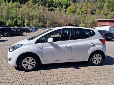 Second-hand Hyundai ix20 Comfort 125 CP (91 kW) 2015 Wei´ß Hatchback