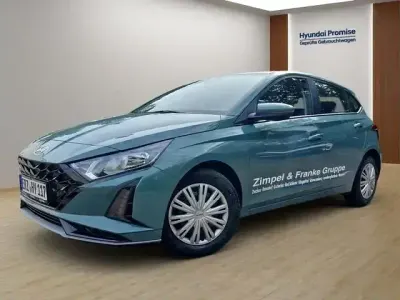 Gebraucht Hyundai i20 Trend 101 PS (74 kW) 2025 Grün Kleinwagen