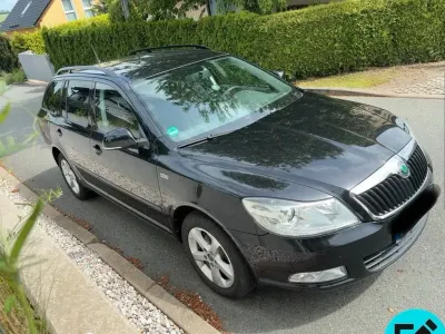Gebraucht Skoda Octavia Family 105 PS (77 kW) 2012 Schwarz Kombi