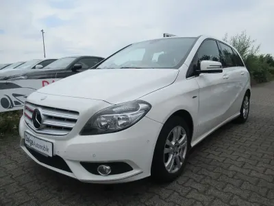 Gebraucht Mercedes B180 122 PS (89 kW) 2011 Weiß Kleinwagen