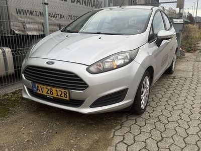 Silber Gebraucht 2015 Ford Fiesta Trend Limousine | 2.000 €