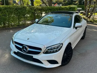 Gebraucht Mercedes C300 258 PS (189 kW) 2018 Weiß Coupé