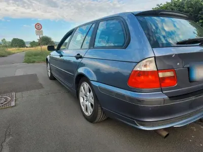 Gebraucht BMW 318 143 PS (105 kW) 2001 Blau Kombi